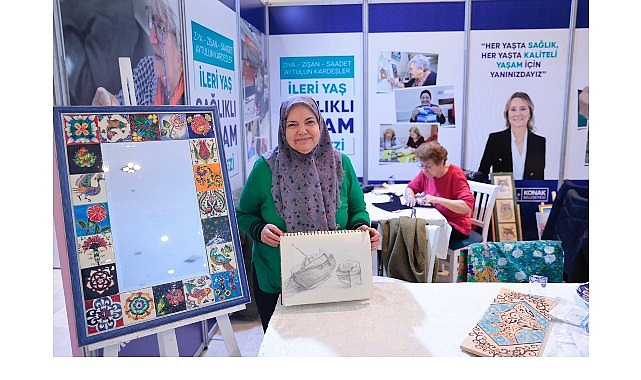 Konak Belediyesi İleri Yaş Sağlıklı Yaşam Merkezi üyelerinin İstiklal Marşı’nı işaret diliyle