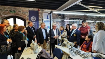 İzmir Büyükşehir Belediyesi Meslek Fabrikası’nın Altın İğne Projesi, kadınların mesleki