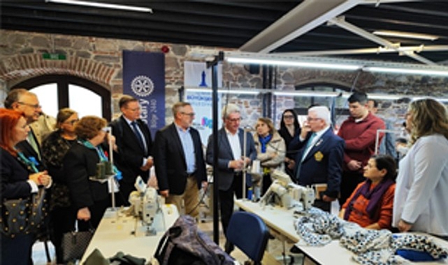 İzmir Büyükşehir Belediyesi Meslek Fabrikası’nın Altın İğne Projesi, kadınların mesleki