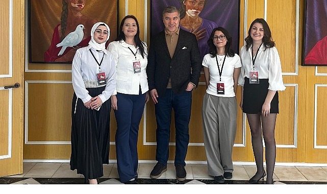 İzmir’de sanatçı Haydar Ekinek’in eserlerinden oluşan “Barışın Kadınları Resim Sergisi”,