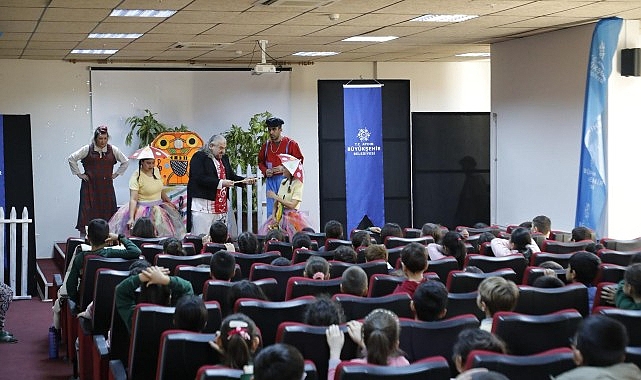 Aydın Büyükşehir Belediyesi Şehir Tiyatroları tarafından kentin dört bir yanında