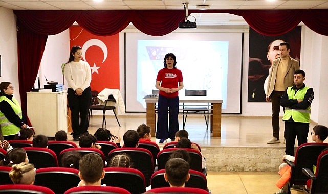 Bayraklı Belediyesi, 30 Mart Uluslararası Sıfır Atık Günü kapsamında ilkokul