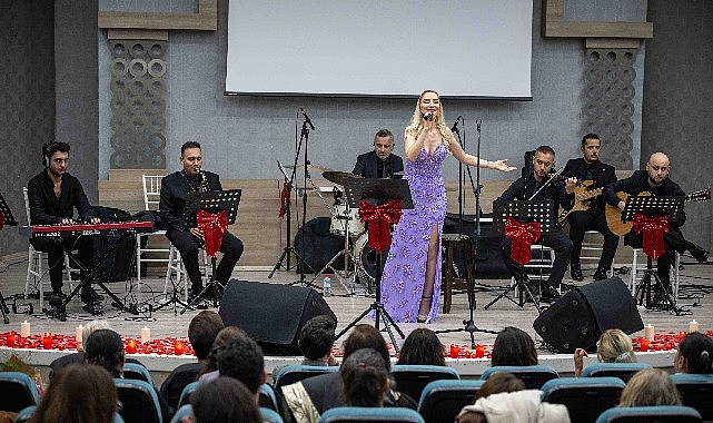 Bornova Belediyesi’nin kültür sanat etkinlikleri kapsamında düzenlediği “Demet Aslan ile
