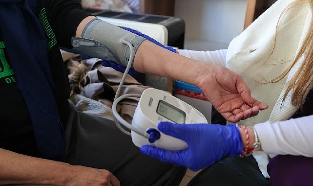 Buca Belediyesi’nin “Köşe Bucak Sağlık” ismiyle başlattığı sağlık seferberliği tüm