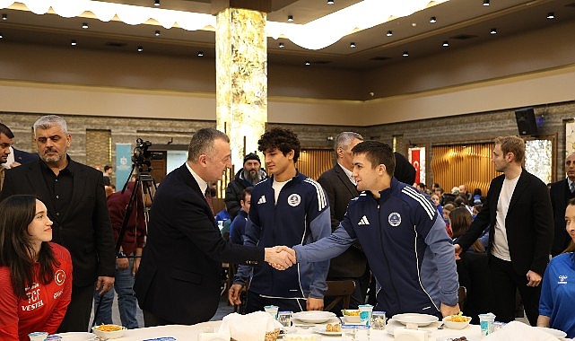 Kocaeli Büyükşehir Belediye Başkanı Tahir Büyükakın, ulusal ve uluslararası şampiyonalarda