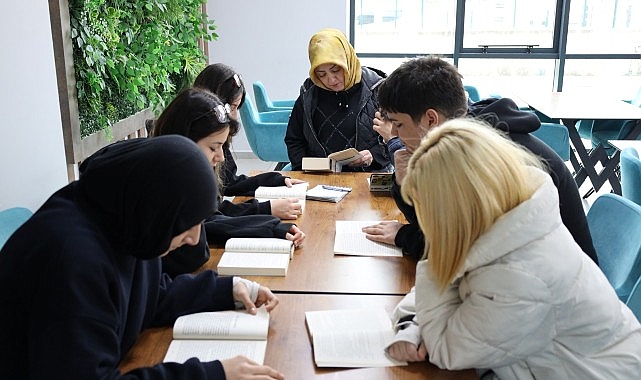 Kocaeli Büyükşehir Belediyesi’nin gençler için hayata geçirdiği Beyaz Kalpler Eğitim