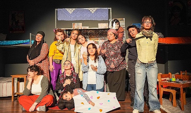 Didim’de sanatseverler, “Kadın Kadına Özgürlük” adlı tiyatro oyunu ile hem