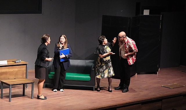 27 Mart Dünya Tiyatro günü etkinlikleri Dikili Belediyesi Tiyatro Topluğu’nun 