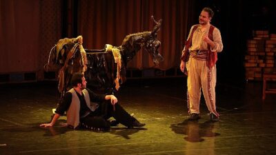 Aziz Nesin’in unutulmaz eseri Eşeğin Gölgesi, Dünya Tiyatro Günü kapsamında