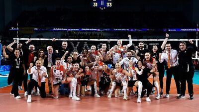 Eczacıbaşı Dynavit, AXA Sigorta Kadınlar Kupa Voley yarı final karşılaşmasında
