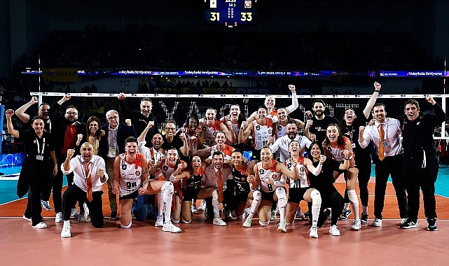 Eczacıbaşı Dynavit, AXA Sigorta Kadınlar Kupa Voley yarı final karşılaşmasında