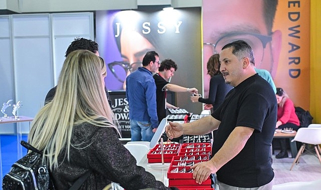 İzmir’de düzenlenen Optic World Fuarı’nda uzmanlar, özellikle çocuklarda hızla artan