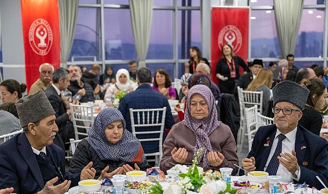 Bornova Belediyesi, şehit aileleri ve gaziler için iftar programı düzenledi.