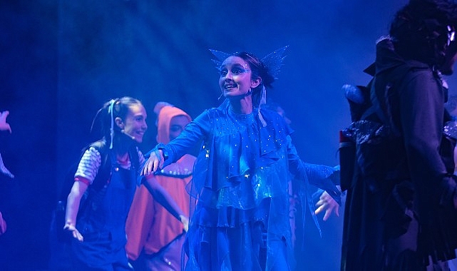 Kocaeli Büyükşehir Belediyesi bünyesindeki Halkevi Gençlik Merkezi Tiyatro Kulübü öğrencileri