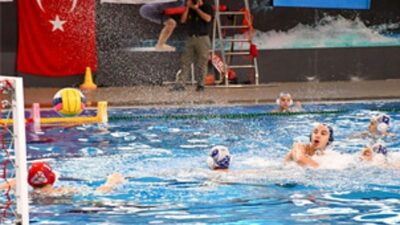 İzmir Büyükşehir Belediyesi Spor Kulübü sporcuları, farklı branşlarda elde ettikleri