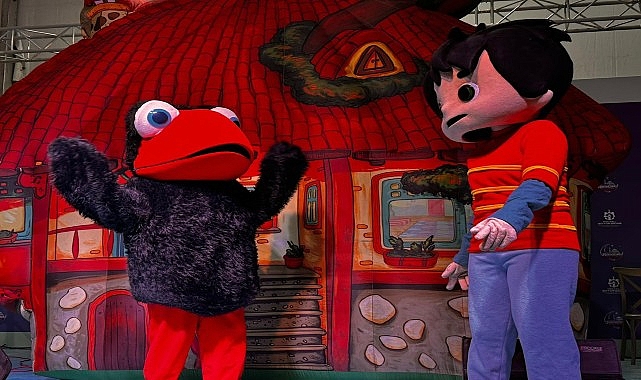 Kocaeli Büyükşehir Belediyesi’nin İzmit Kent Meydanı’nda kurduğu Ramazan Çadırı’nda her