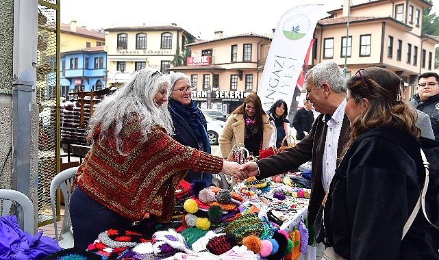 Kadın Girişimciler Bayram Sokağı, Sümbüllü Bahçe Konağı girişinde Osmangazililerin ziyaretine