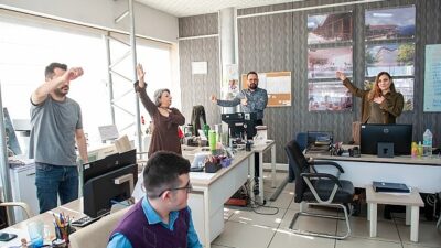 Karşıyaka Belediyesi, mesai öncesi ofis egzersizi uygulaması başlattı.