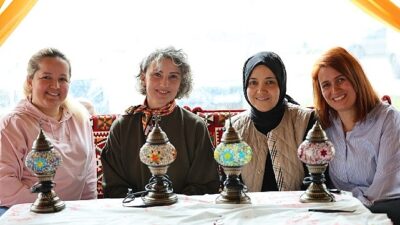 Kartepe Belediyesi’nin Ramazan etkinlikleri kapsamında Kartepe Kent Meydanı’na kurulan dev