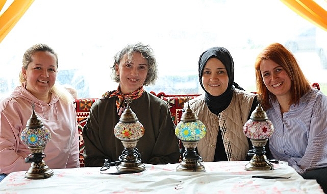 Kartepe Belediyesi’nin Ramazan etkinlikleri kapsamında Kartepe Kent Meydanı’na kurulan dev