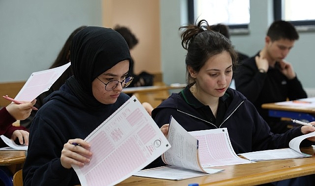 Kartepe Belediyesi’nin ilçe genelindeki tüm son sınıf öğrencilerini kapsayan dev