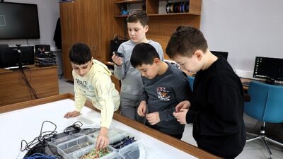 Teknolojiyi tüketen değil, üreten bir nesil yetiştirme hedefiyle çalışmalarını sürdüren