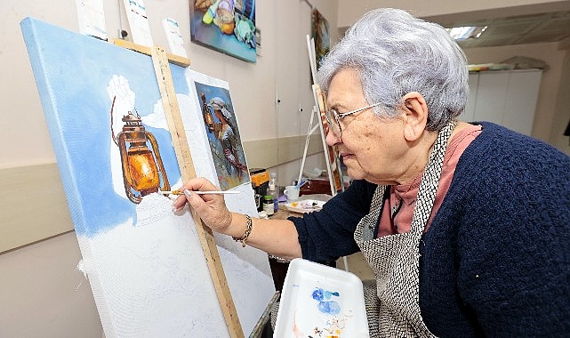 Konak Belediyesi, Yaşlılara Saygı Haftası kapsamında düzenlediği etkinlikle ileri yaştaki