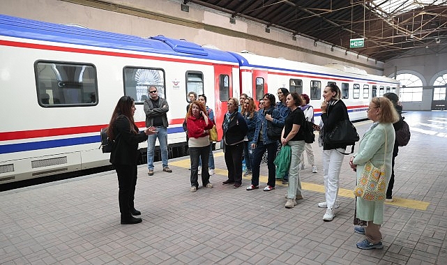 Konak Belediyesi’nin, kentin tarih kokan sokaklarında üç ayrı rotada sürdürdüğü