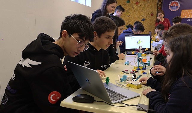 Maltepeli 7-9 yaş aralığındaki çocuklara yönelik ücretsiz robotik kodlama atölyesi