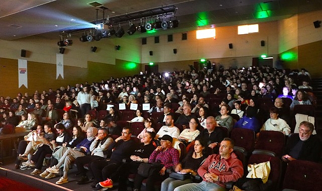 Maltepe Belediye Tiyatrosu, Dünya Tiyatro Günü etkinlikleri kapsamında sahnelediği Hamlet