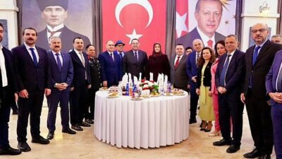 Manisa protokolü, Ramazan Bayramı’nın ilk gününde düzenlenen resmi törende bir