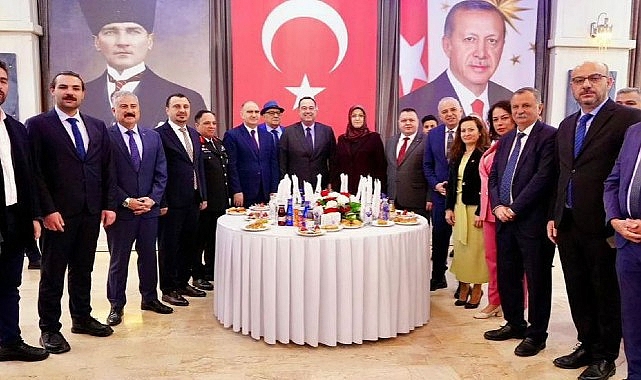 Manisa protokolü, Ramazan Bayramı’nın ilk gününde düzenlenen resmi törende bir