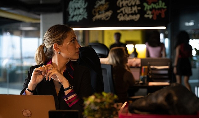 Netflix, başrollerinde Eda Ece ve Kaan Yıldırım’ın yer aldığı, Ege’nin büyüleyici kasabası Urla’da