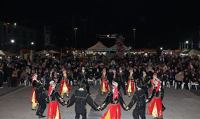 Nilüfer Belediyesi’nin Cumhuriyet Meydanı’nda düzenlediği Nilüfer Ramazan Sokağı, Artvinliler Buluşması’na