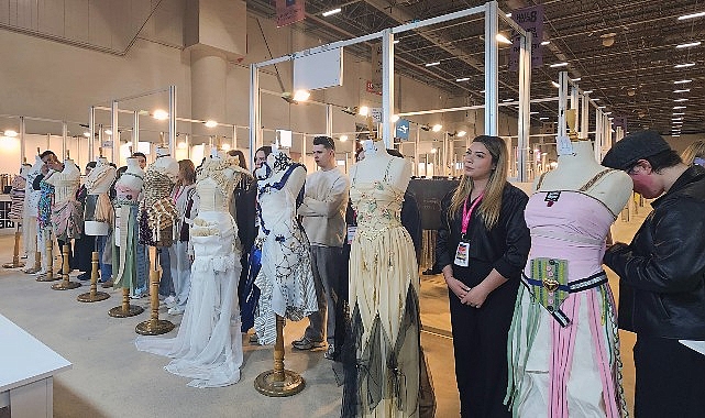 İstanbul Okan Üniversitesi Tekstil ve Moda Tasarımı Bölümü öğrencileri, İstanbul