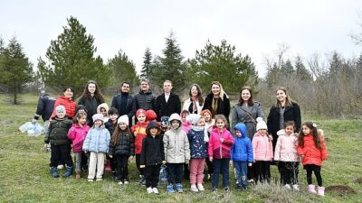 Orman Haftası kapsamında düzenlenen etkinlikte çocuklar doğayla buluştu.