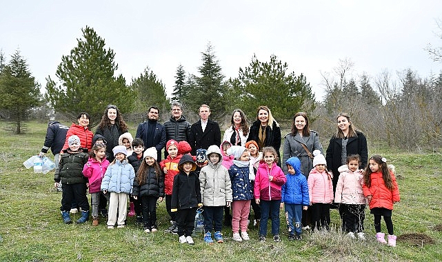 Orman Haftası kapsamında düzenlenen etkinlikte çocuklar doğayla buluştu.