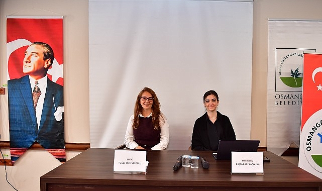 Osmangazi Belediyesi’nin kadın sağlığına ilişkin düzenlediği panele katılan uzman isimler,