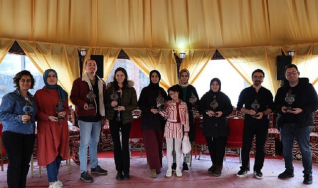 Kartepe Belediyesi’nin Kent Meydanı’nda kurduğu otağ çadırı, Ramazan ayının gelmesiyle