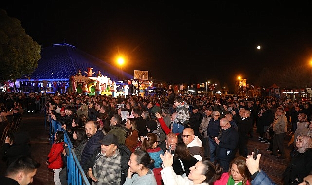 Antalya Büyükşehir Belediyesi’nin düzenlediği Geleneksel Ramazan Şenlikleri kapsamında sahne alan