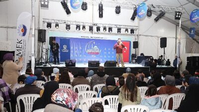 Kocaeli Büyükşehir Belediyesi’nin Gebze Kent Meydanı’nda kurduğu Ramazan Çadırı’nda buluşan