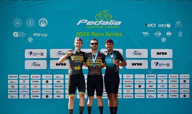 Konya Büyükşehir Belediyespor Bisiklet Takımı sporcularından Ramazan Yılmaz ve Mustafa