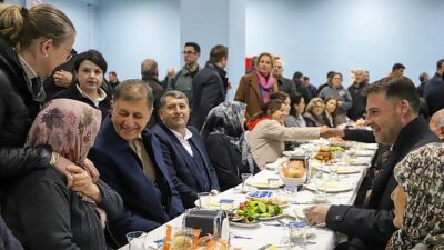 İzmir Büyükşehir Belediyesinin ev sahipliğinde Bayındır’ın Zeytinova Mahallesi'nde düzenlenen sahur