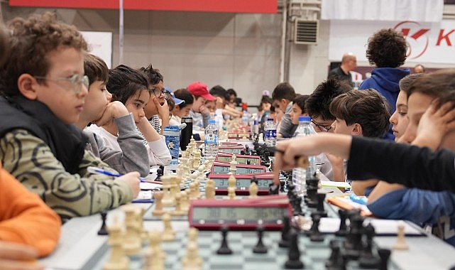 Kadıköy Belediyesi ile Türkiye Satranç Federasyonu iş birliğiyle 23 Nisan