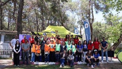 Antalya Büyükşehir Belediyesi, kız çocuklarını “floor curling” sporu ile buluşturup