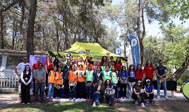 Antalya Büyükşehir Belediyesi, kız çocuklarını “floor curling” sporu ile buluşturup