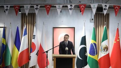 Çankaya Belediyesi’nin, 14 büyükelçiliğin iş birliğiyle 23 Nisan Ulusal Egemenlik