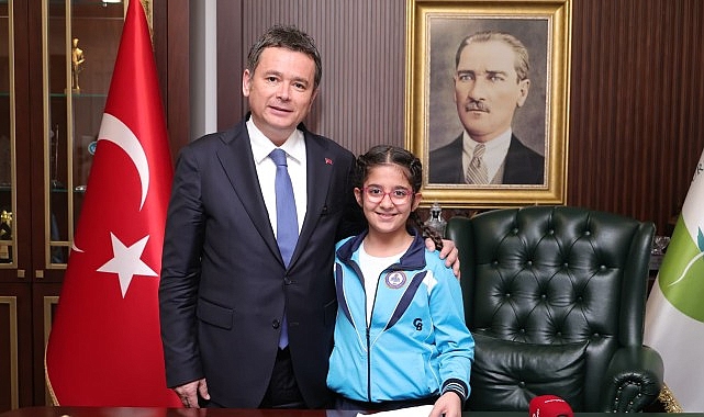 Osmangazi Belediye Başkanı Erkan Aydın, geleceğin teminatı olan çocuklara verdiği