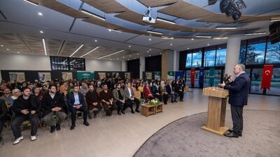 Kocaeli Büyükşehir Belediye Başkanı Tahir Büyükakın, Kütüphane Haftası dolayısıyla düzenlenen