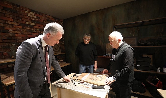 İnegöl Belediye Başkanı Alper Taban, İNESMEK kurslarını ziyaret ederek kursiyerlerle